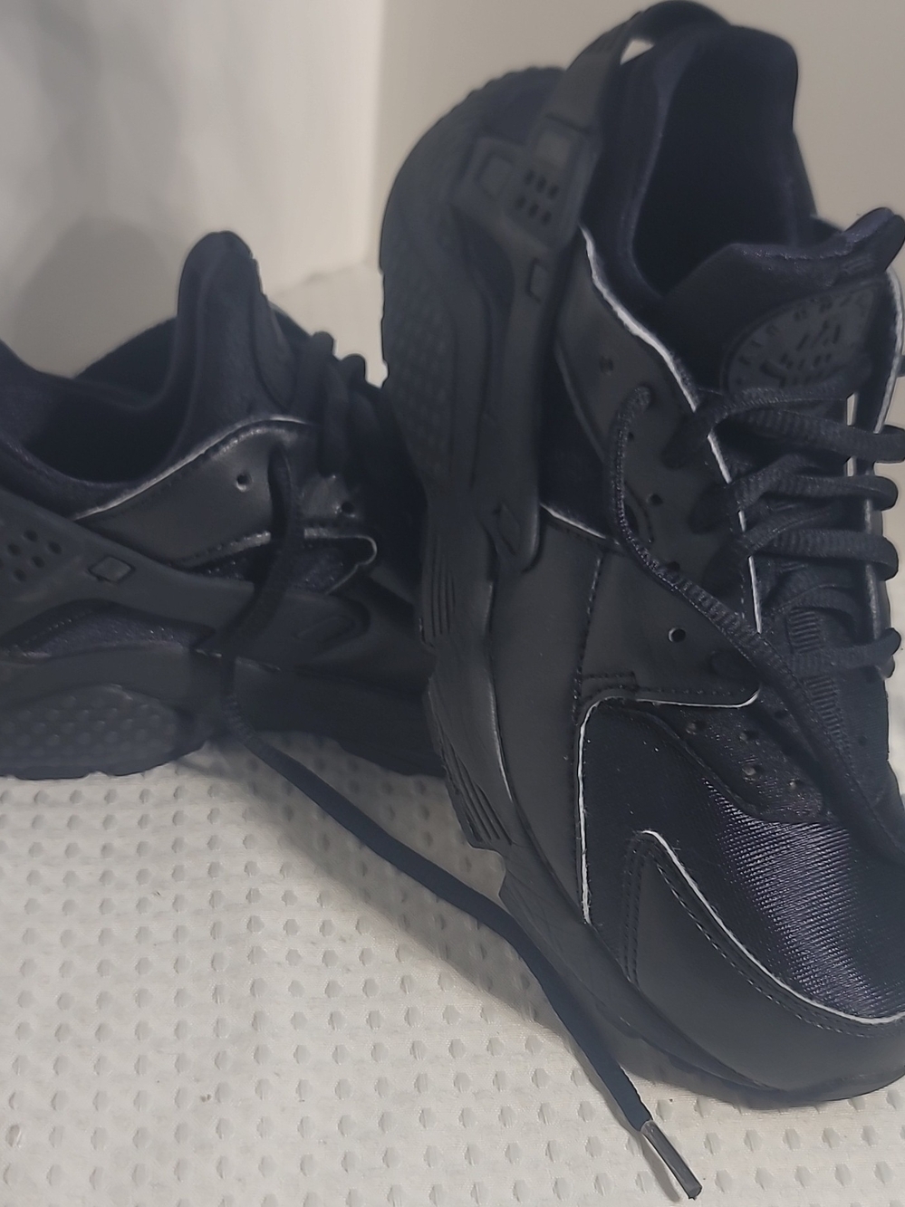 Nike Men's All-Black Low-Top Sneakers